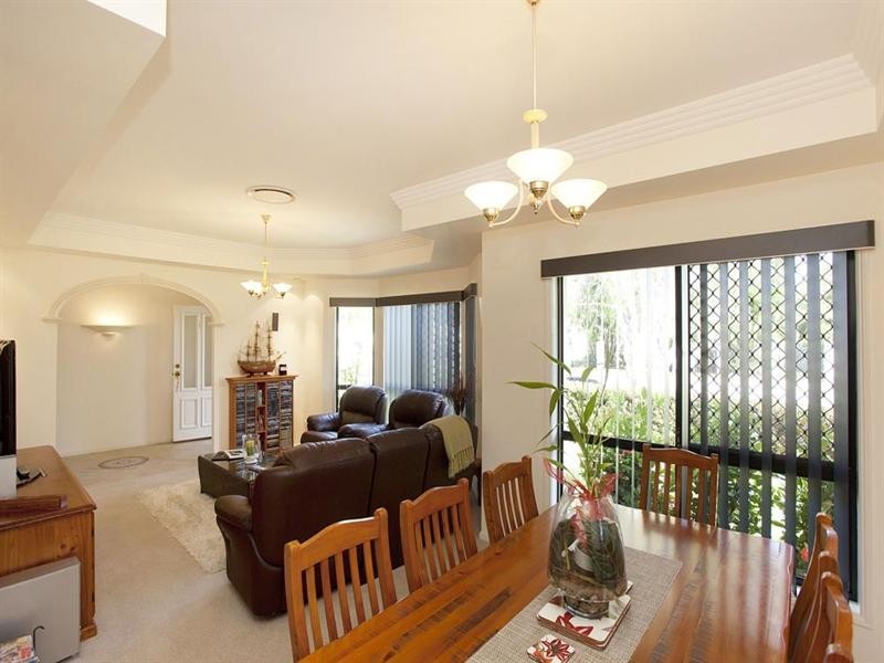 28 Coventry Place, Wishart QLD 4122