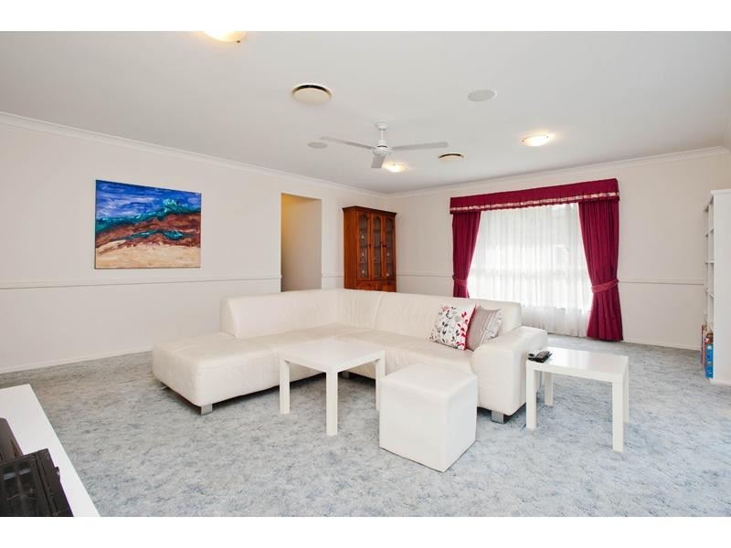 2 Lonsdale Place, Wishart QLD 4122