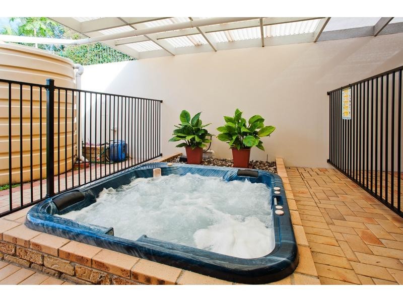 2 Lonsdale Place, Wishart QLD 4122