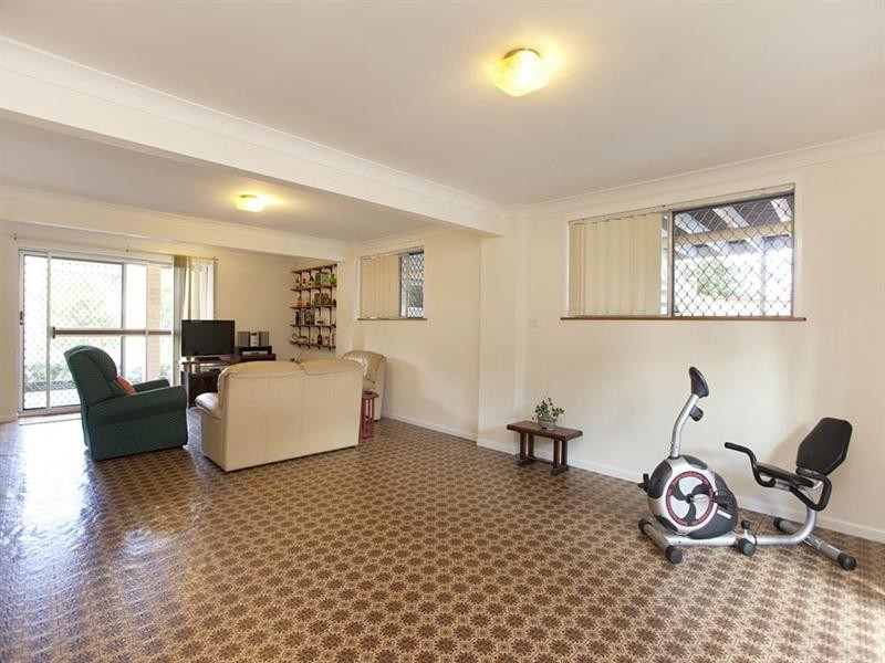 2 Colombo Street, Wishart QLD 4122