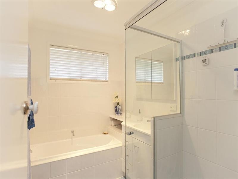 2 Colombo Street, Wishart QLD 4122