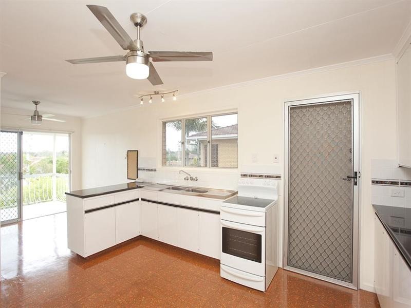 28 Fernshaw Street, Macgregor QLD 4109