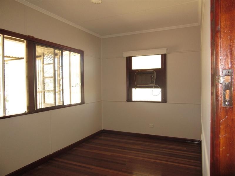 84 Broadwater Road, Mount Gravatt East QLD 4122