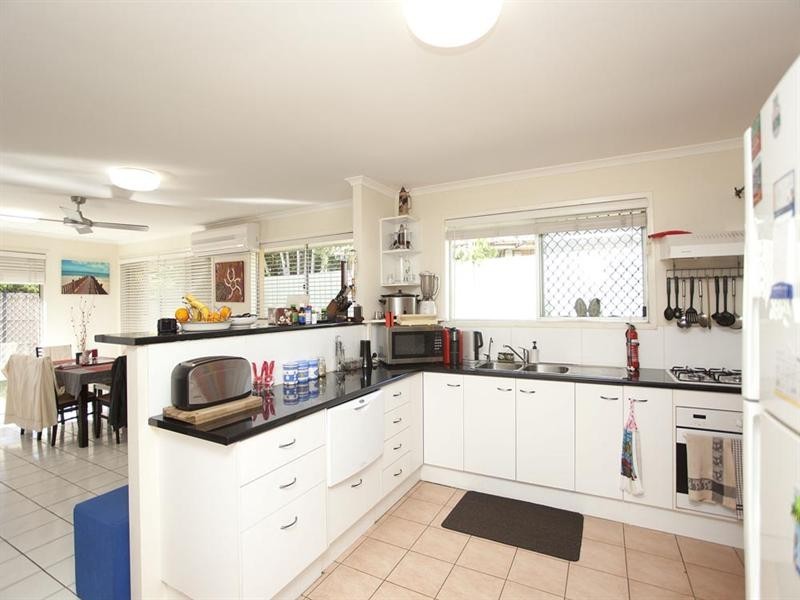 525 Broadwater Road, Mansfield QLD 4122