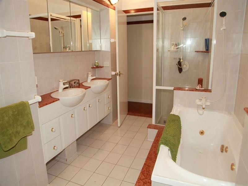 28 Unsworth Street, Belmont QLD 4153