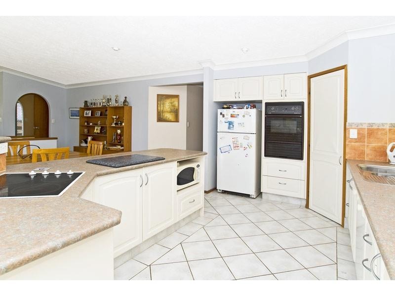 4 Jindabyne Court, Highland Park QLD 4211