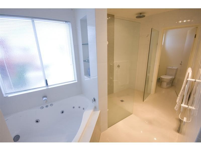 62 Watts Drive, Varsity Lakes QLD 4227