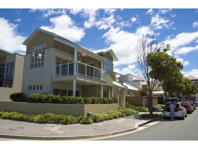 62 Watts Drive, Varsity Lakes QLD 4227