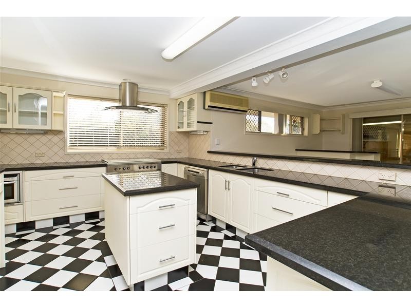 26 Vince Hinde Drive, Worongary QLD 4213