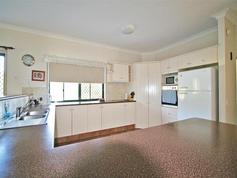 136 Castle Hill Drive, Gaven QLD 4211