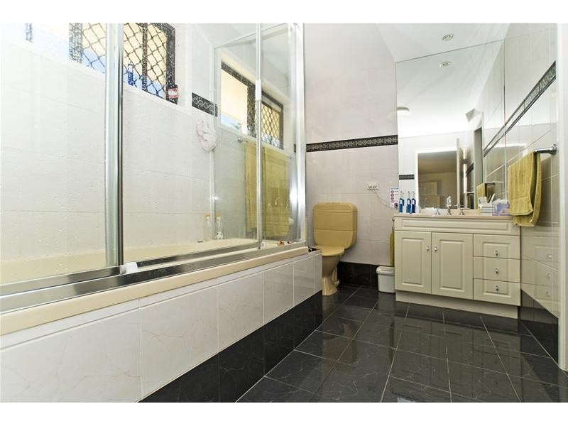 16 Tarawara Avenue, Tallai QLD 4213