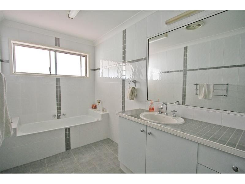 5 Foxtail Court, Tallai QLD 4213