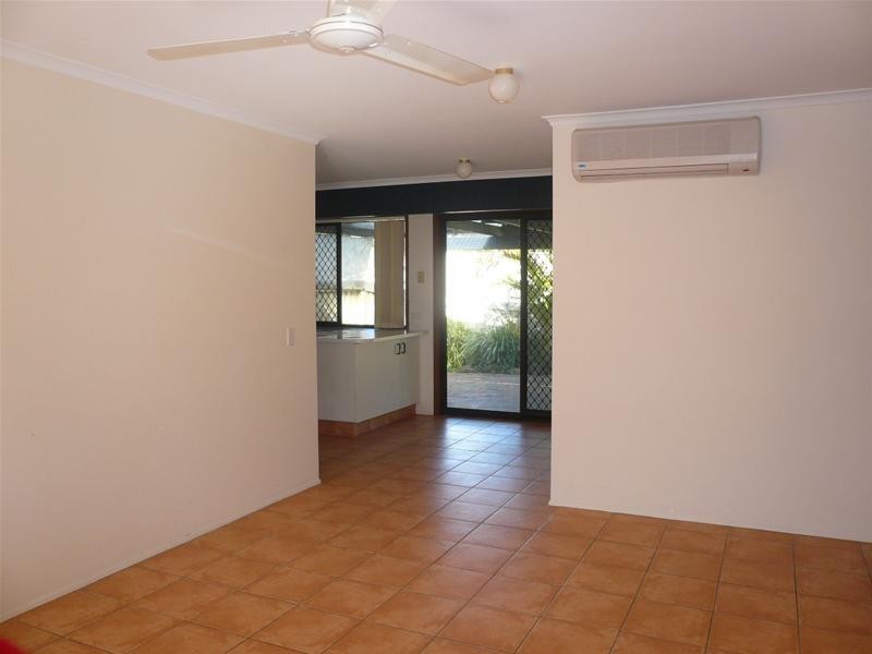 2/18 Wirth Terrace, Highland Park QLD 4211