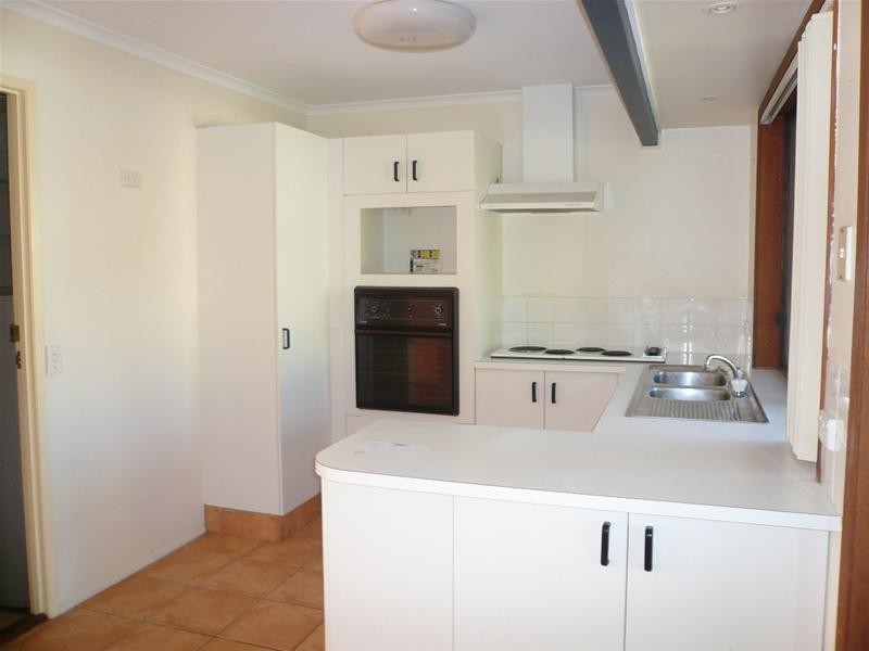 2/18 Wirth Terrace, Highland Park QLD 4211