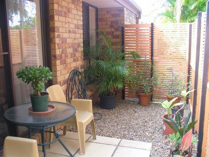 4/4 Cassandra Court, Labrador QLD 4215