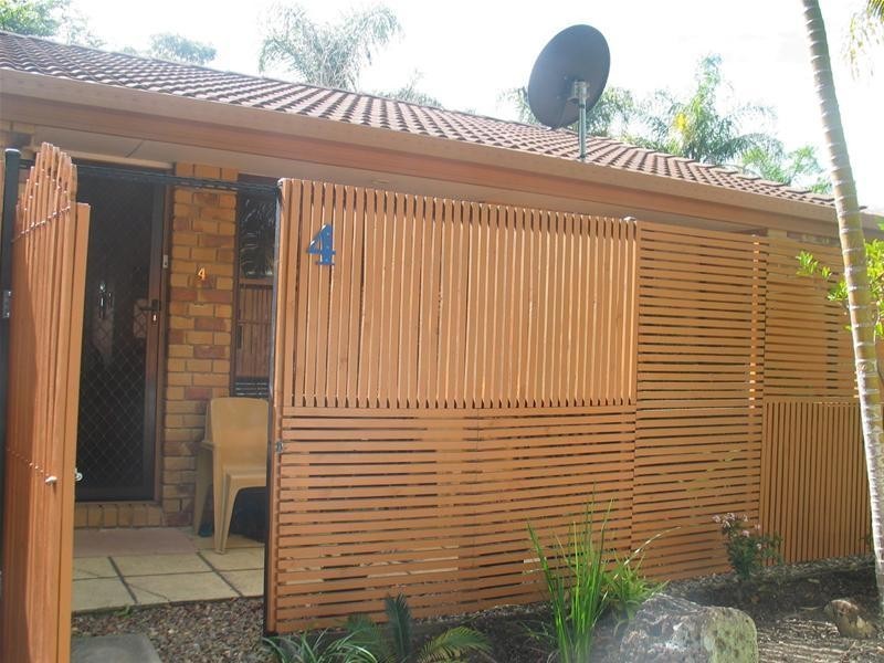 4/4 Cassandra Court, Labrador QLD 4215