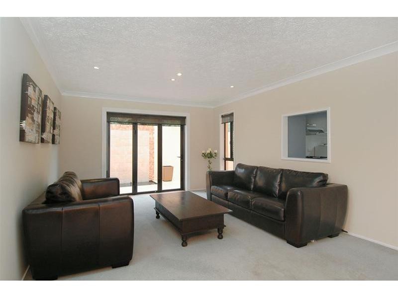 4 Uki Place, Ashmore QLD 4214