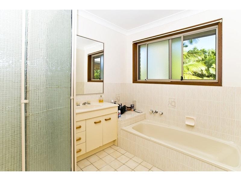 4 Jindabyne Court, Highland Park QLD 4211