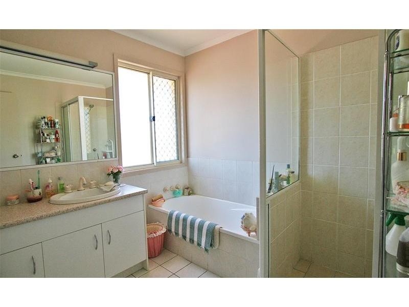 2/102 Alexander Drive, Highland Park QLD 4211