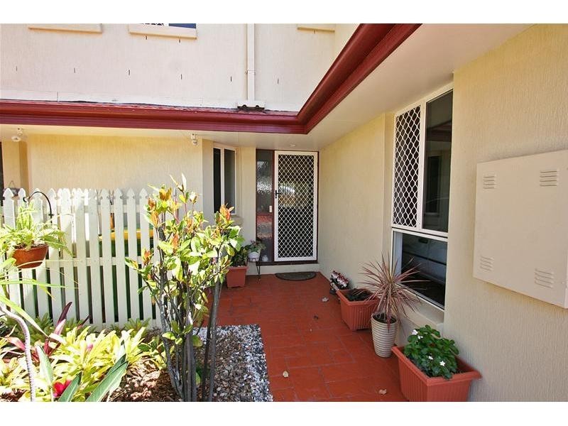 2/102 Alexander Drive, Highland Park QLD 4211