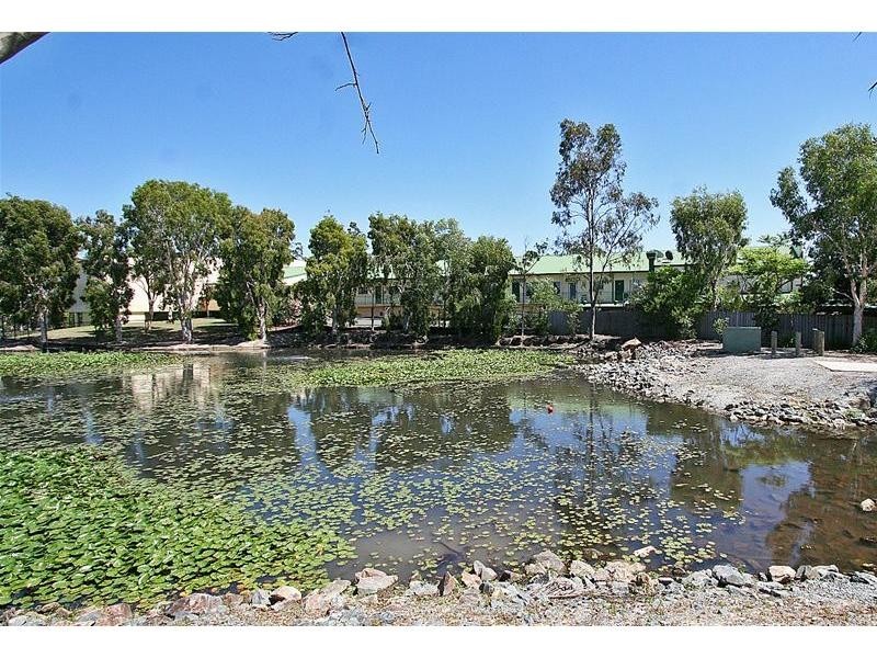 2/102 Alexander Drive, Highland Park QLD 4211