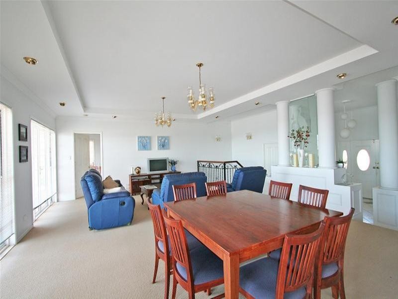 1 Galleria Court, Highland Park QLD 4211