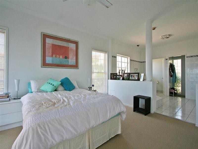 1 Galleria Court, Highland Park QLD 4211