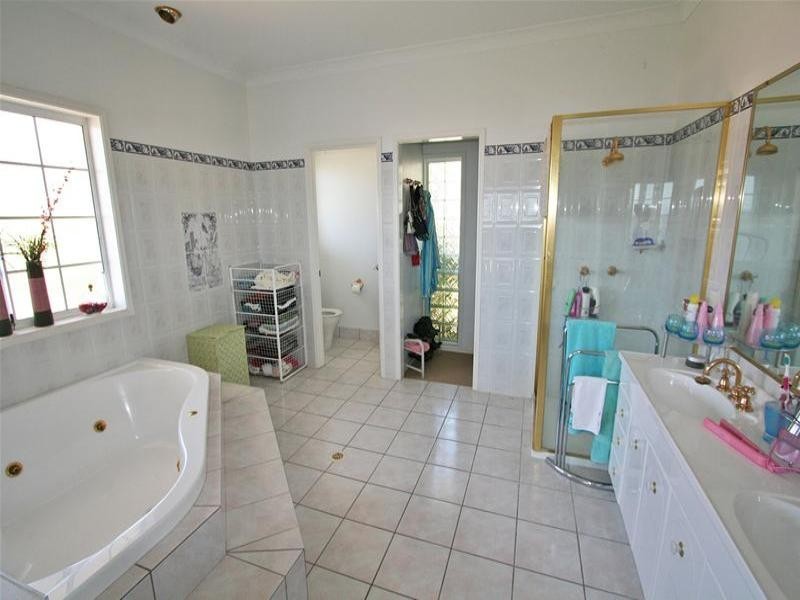 1 Galleria Court, Highland Park QLD 4211