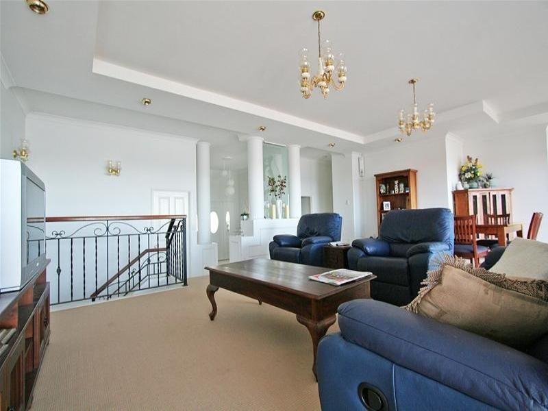 1 Galleria Court, Highland Park QLD 4211