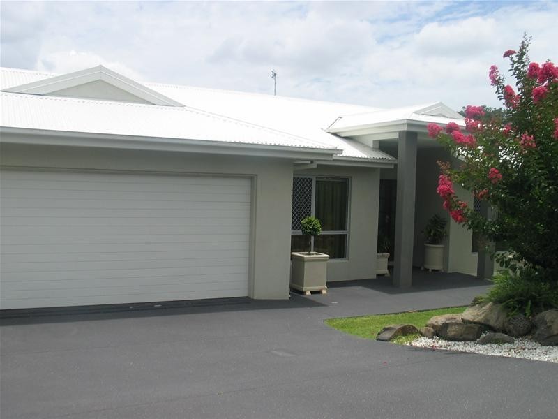 4 Hallmark Court, Ashmore QLD 4214