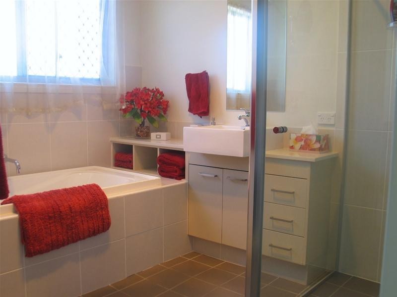 4 Hallmark Court, Ashmore QLD 4214