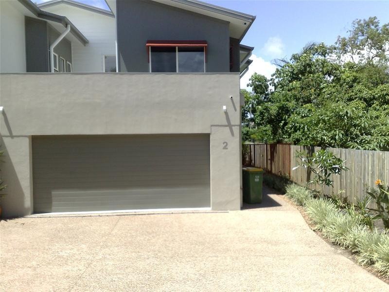 2/128 Falconer Street, Southport QLD 4215
