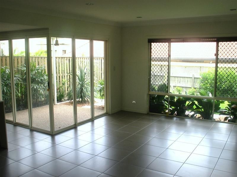 2/128 Falconer Street, Southport QLD 4215