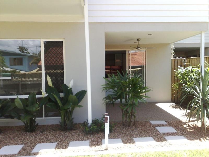 2/128 Falconer Street, Southport QLD 4215