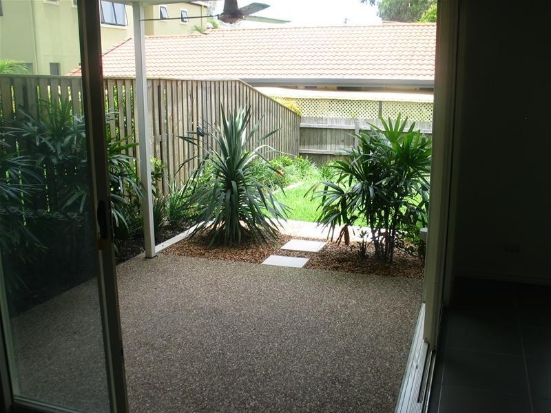 2/128 Falconer Street, Southport QLD 4215