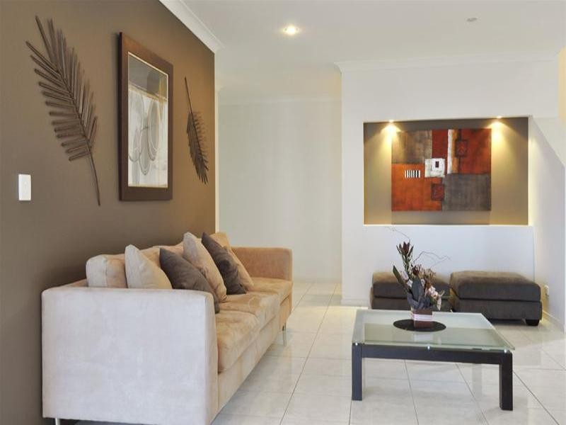 11 Chevron Rise, Highland Park QLD 4211
