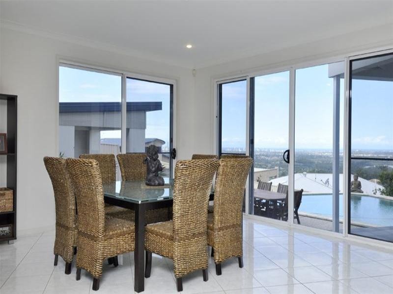 11 Chevron Rise, Highland Park QLD 4211