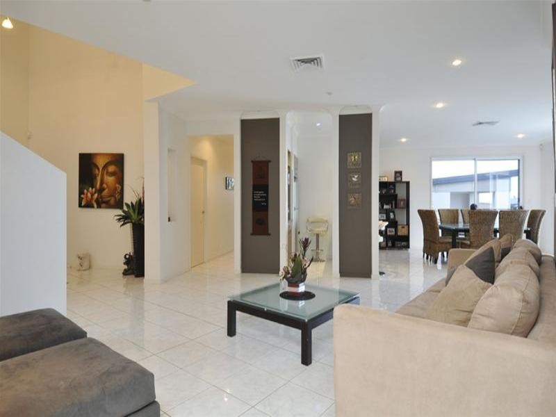 11 Chevron Rise, Highland Park QLD 4211