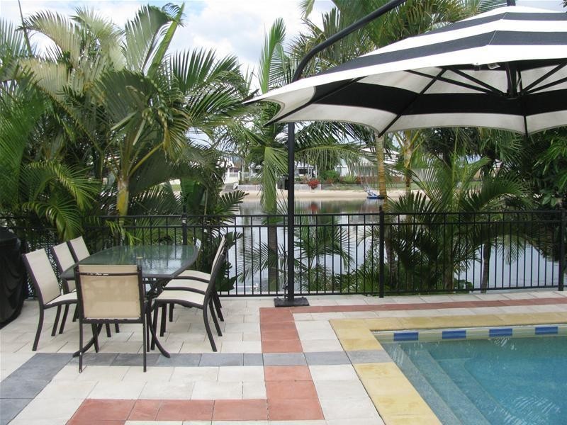 5 Yunga Court, Broadbeach Waters QLD 4218