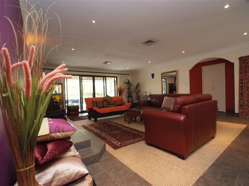 5 Yunga Court, Broadbeach Waters QLD 4218