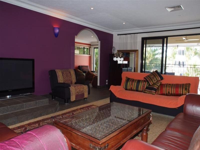 5 Yunga Court, Broadbeach Waters QLD 4218