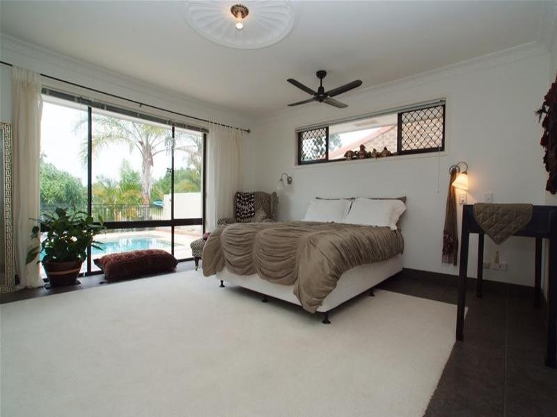 5 Yunga Court, Broadbeach Waters QLD 4218