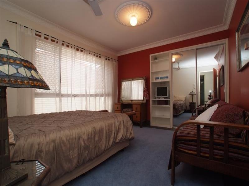 5 Yunga Court, Broadbeach Waters QLD 4218