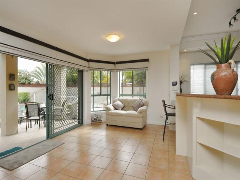34 Clipper Boulevard, Clear Island Waters QLD 4226