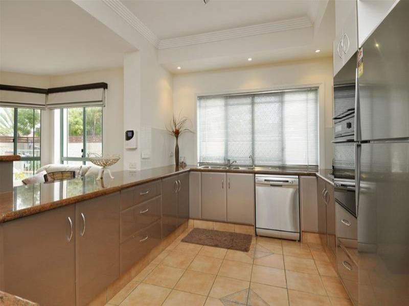 34 Clipper Boulevard, Clear Island Waters QLD 4226
