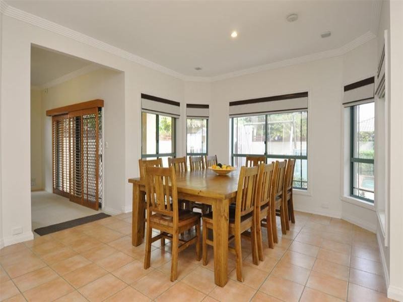 34 Clipper Boulevard, Clear Island Waters QLD 4226