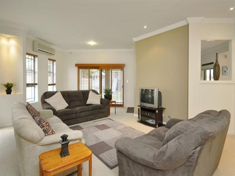 34 Clipper Boulevard, Clear Island Waters QLD 4226