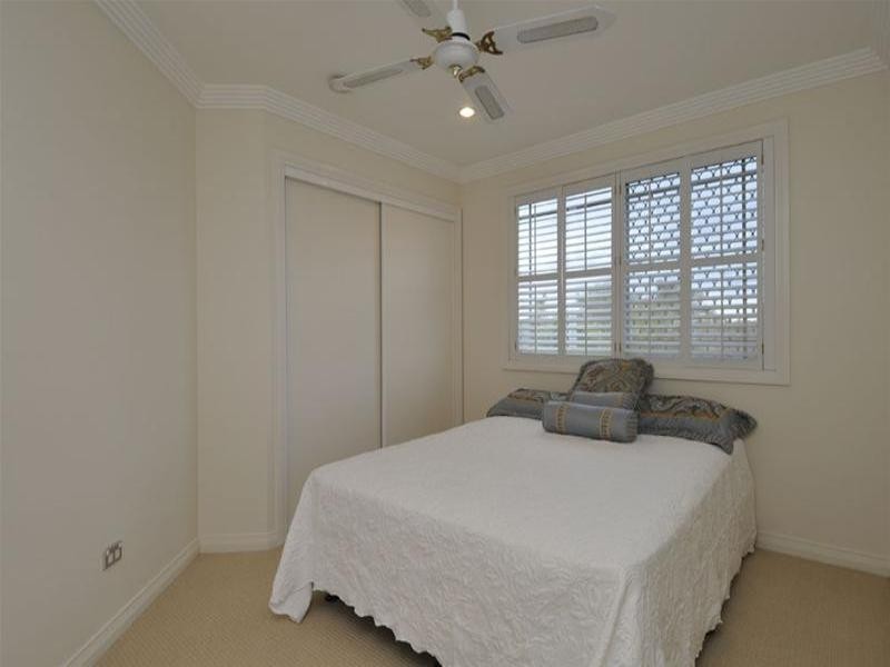 34 Clipper Boulevard, Clear Island Waters QLD 4226