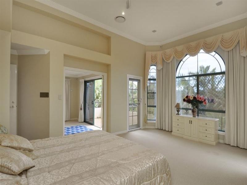 34 Clipper Boulevard, Clear Island Waters QLD 4226