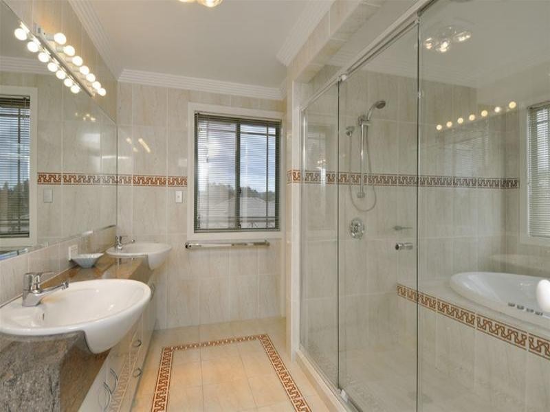 34 Clipper Boulevard, Clear Island Waters QLD 4226